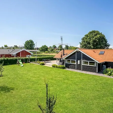 Four-bedroom In Hejls