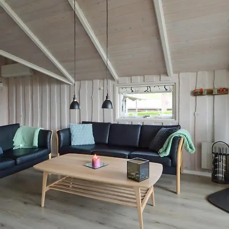 Vakantiehuis Four-bedroom In
