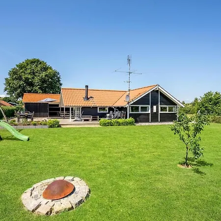 Vakantiehuis Four-bedroom In Hejls